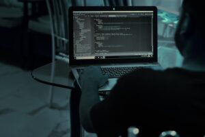 Cibercriminales Peligrosos - Hackers y Grupos Organizados